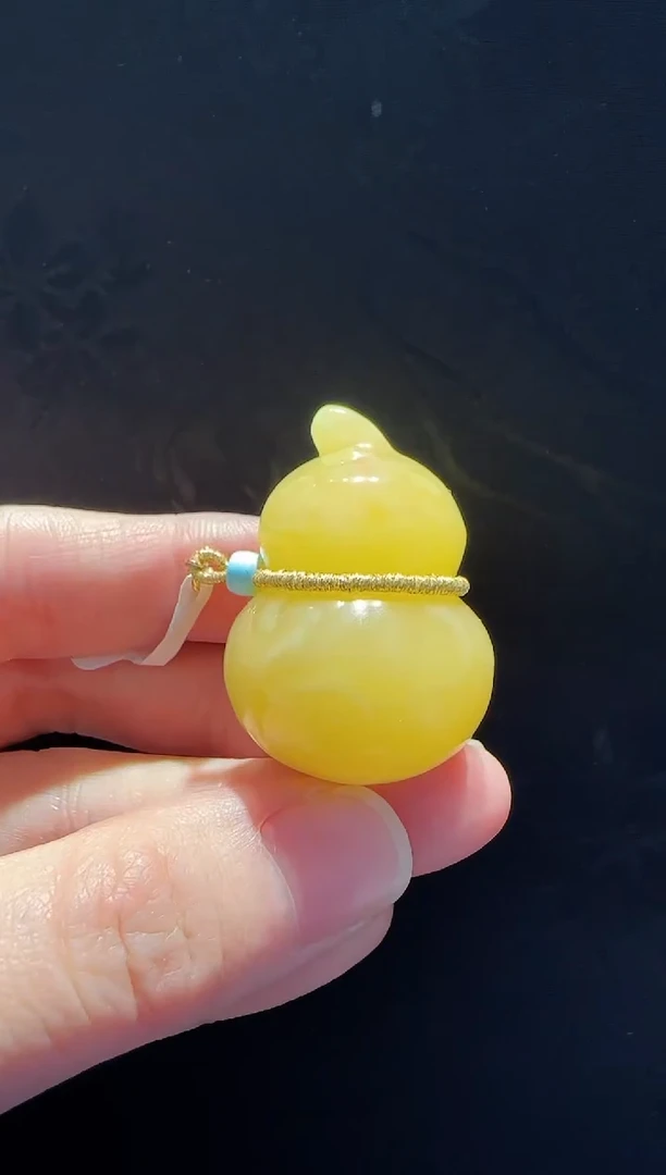 蜜蜡颈饰18K金镶嵌葫芦吊坠