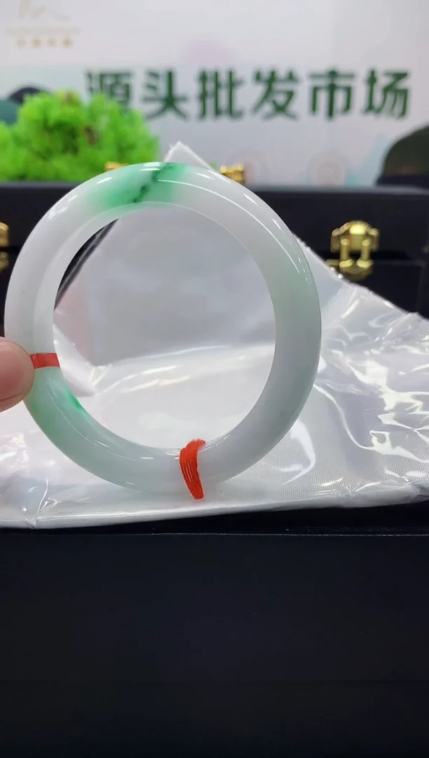 翡翠手镯未镶嵌手镯