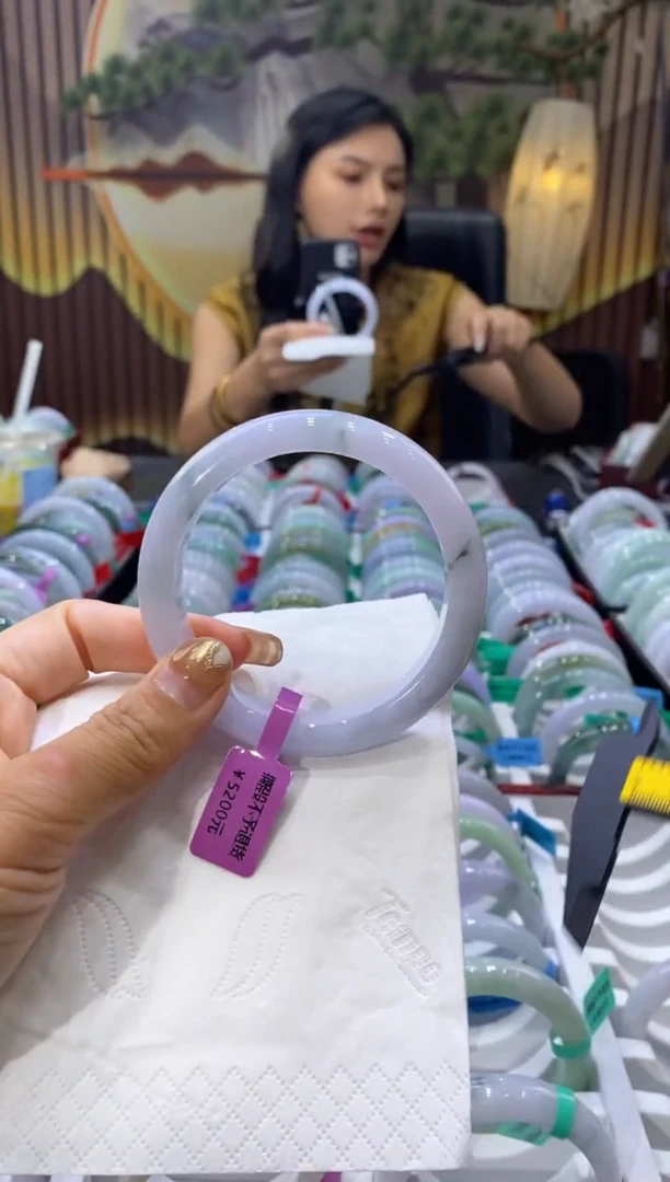 翡翠手镯未镶嵌多人01024