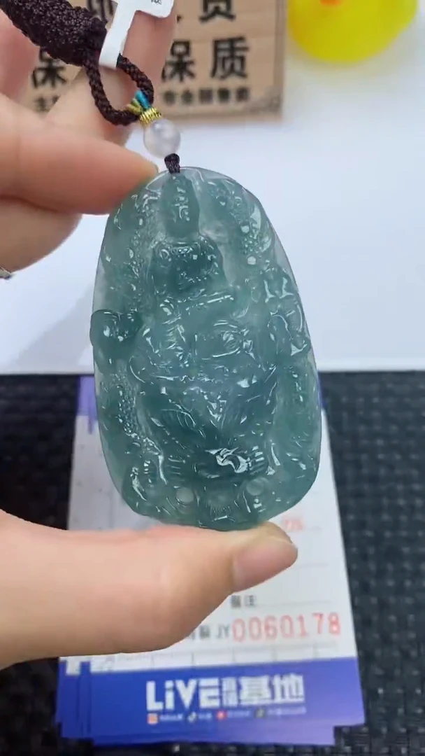 翡翠未镶嵌颈饰