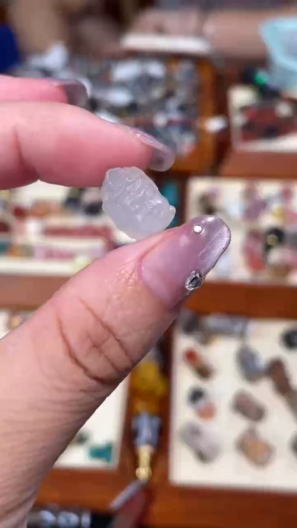 玛瑙/玉髓颈饰未镶嵌64荔枝冻观音