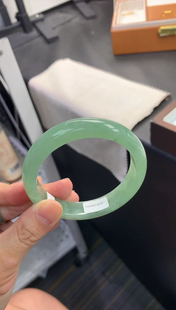 未镶嵌手镯翡翠退货需手镯吊牌标签完好
