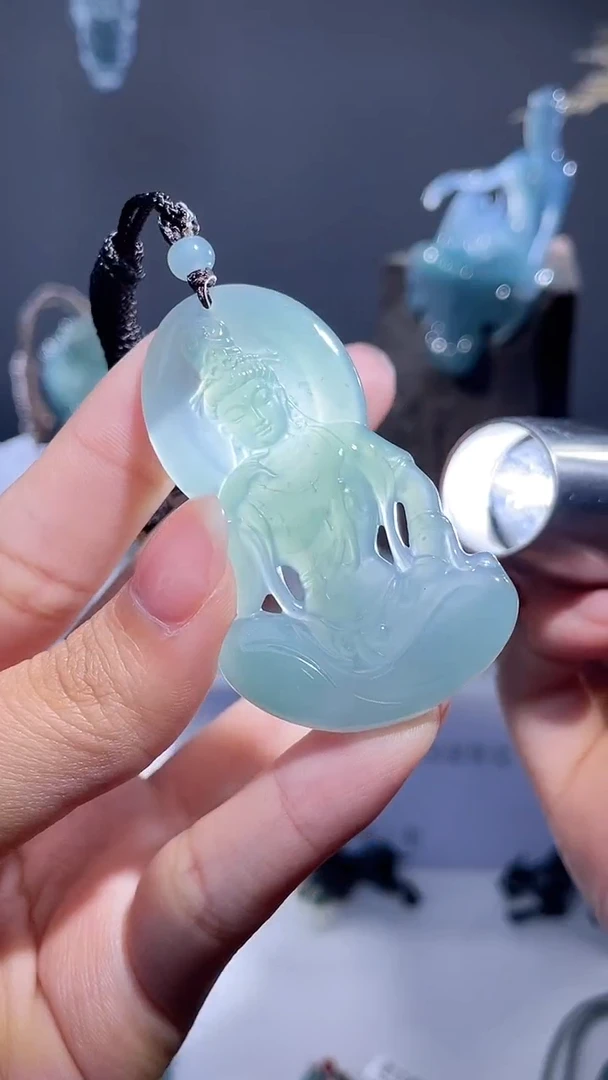 颈饰未镶嵌翡翠观音