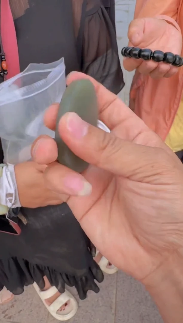 和田玉（糖玉）未镶嵌挂件和田玉