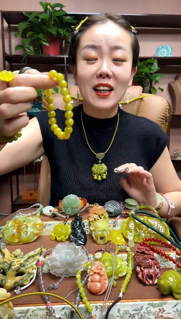 未镶嵌岫玉手串多样性发货发其中之一