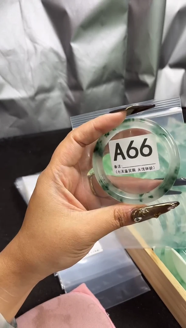 【闪购商品】石英岩玉手镯未镶嵌A66