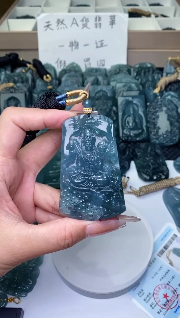 颈饰未镶嵌翡翠