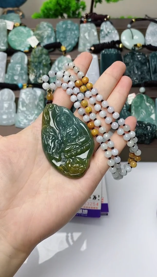 翡翠未镶嵌颈饰