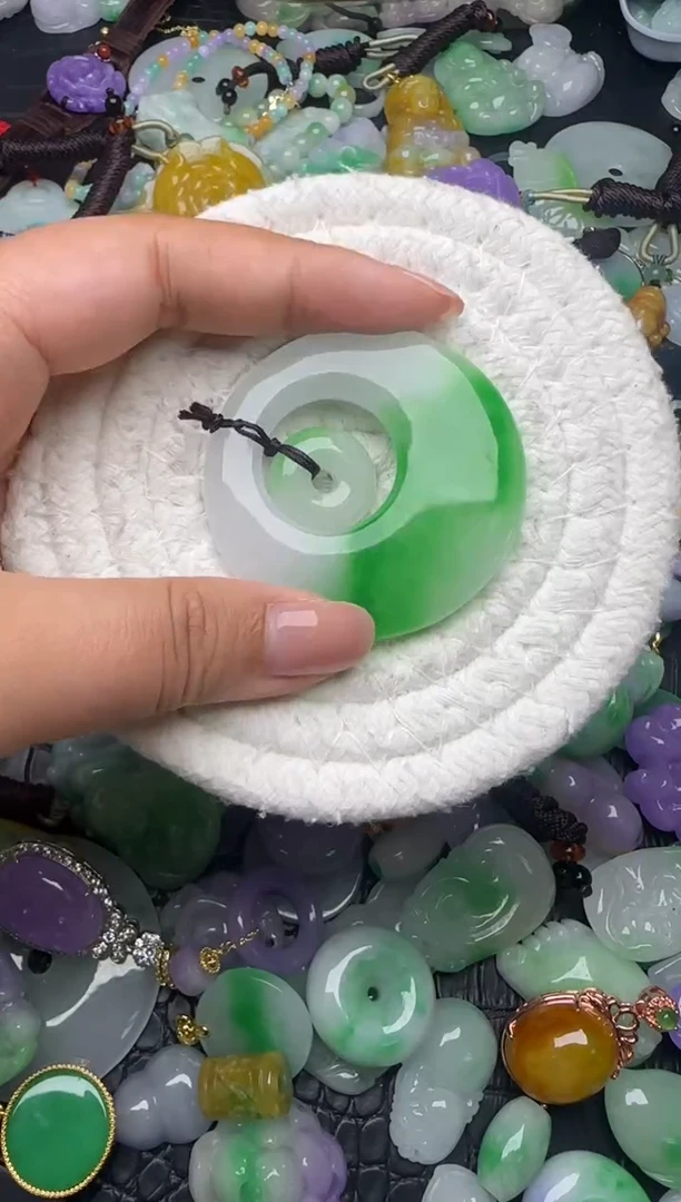 颈饰未镶嵌翡翠缅甸翡翠吊坠