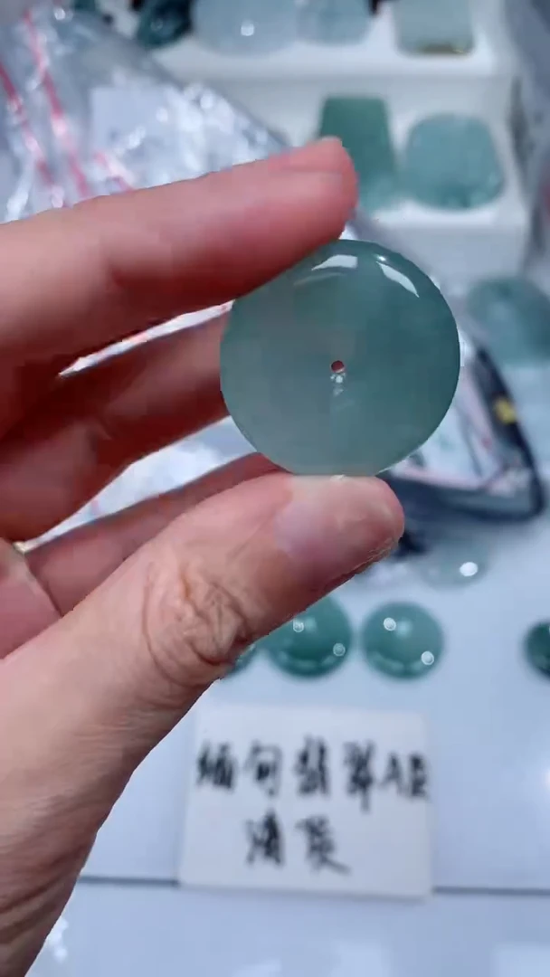 颈饰未镶嵌翡翠吊坠