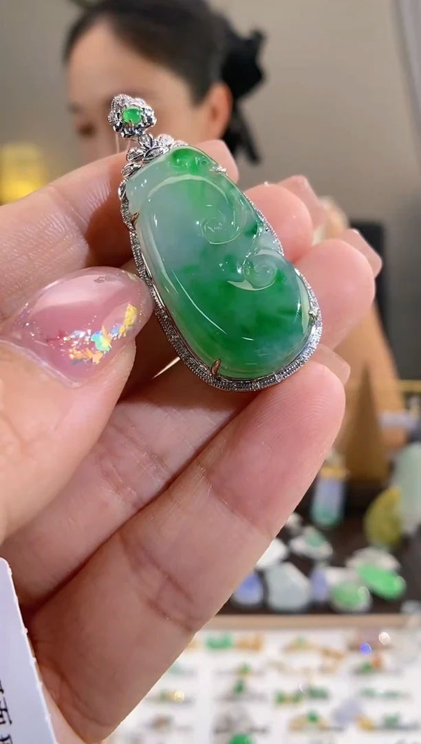 翡翠18K金镶嵌吊坠(不含链)如意