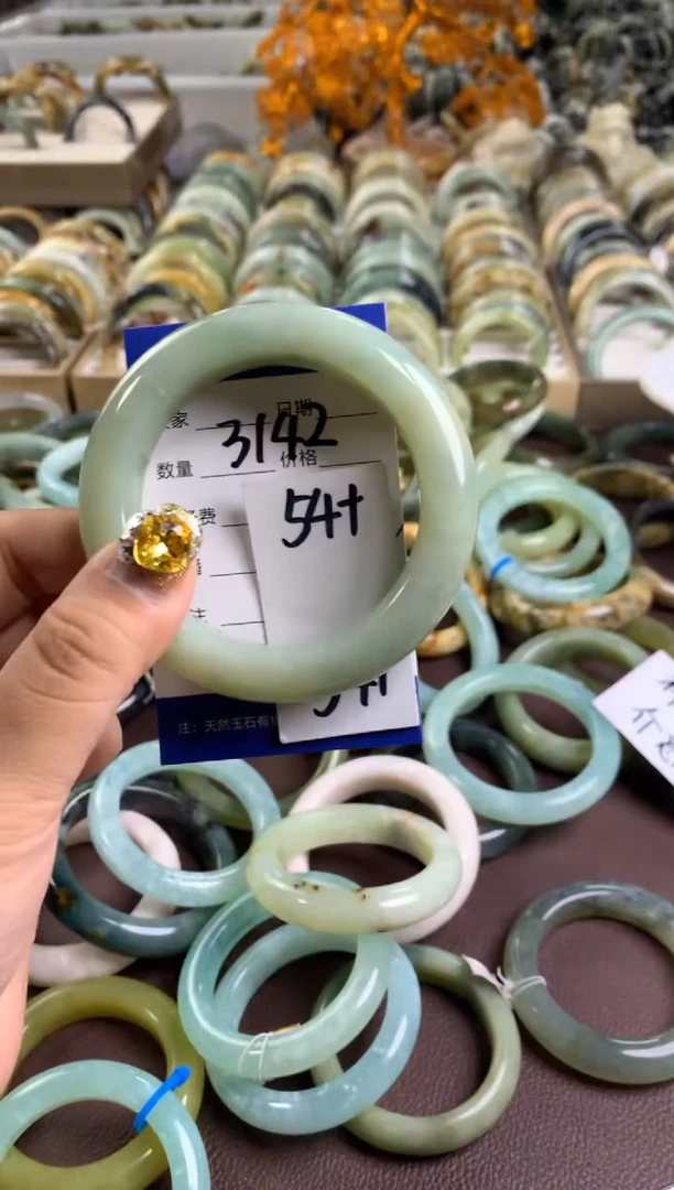 【闪购商品】蛇纹石玉手镯未镶嵌3142