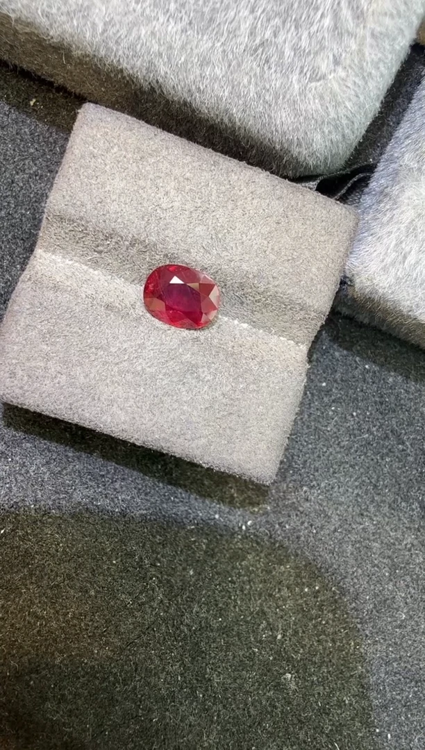 未镶嵌定制定制红宝石天然2.01克拉无烧鸽血红国际证书