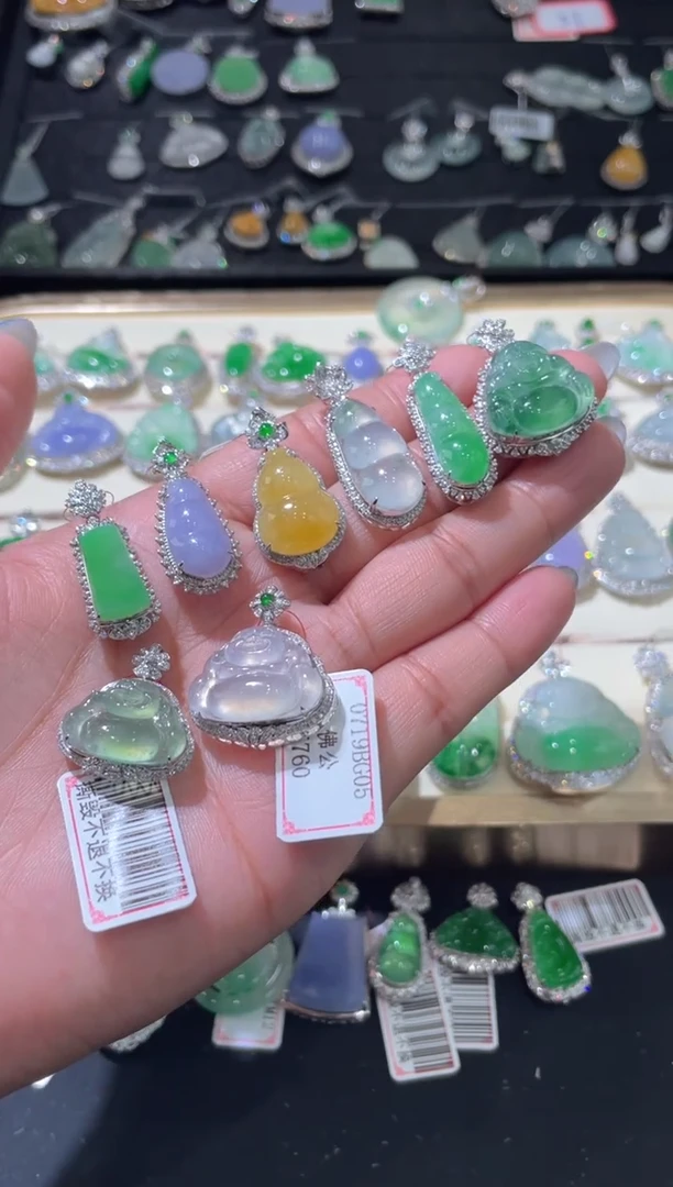 翡翠挂件18K金镶嵌777777777