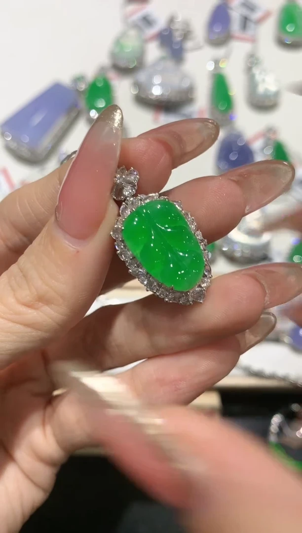 【闪购商品】翡翠吊坠(不含链)18K金镶嵌团购8