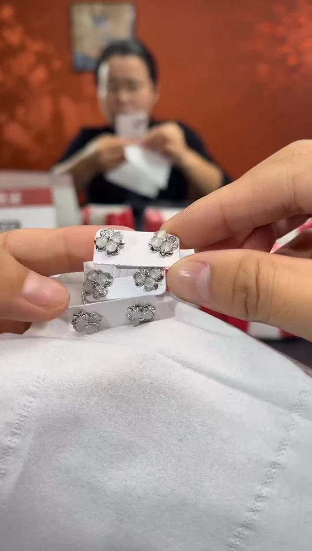 未镶嵌翡翠耳饰边城刀客/603658/多样性发一