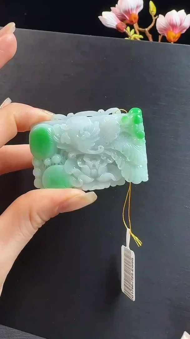 颈饰未镶嵌翡翠凤牌