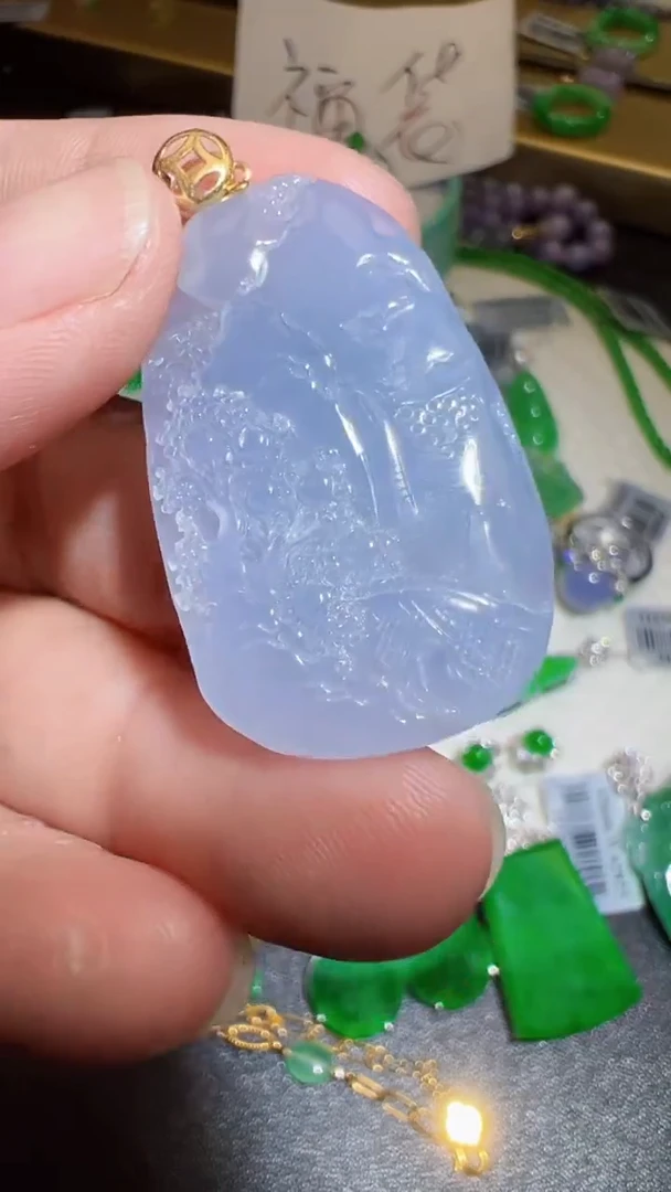 翡翠18K金镶嵌颈饰山水