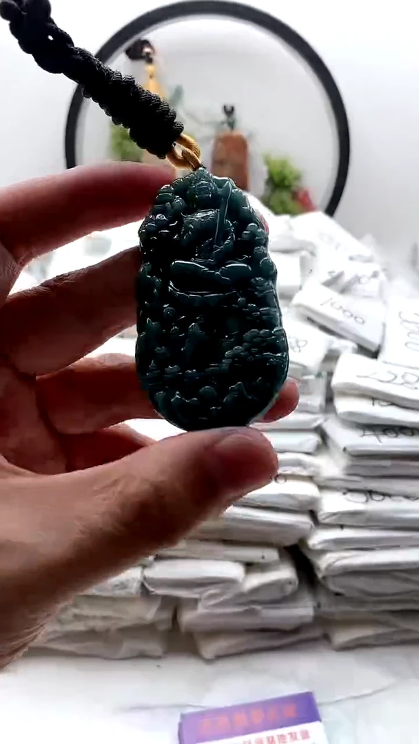 颈饰未镶嵌翡翠虚空藏