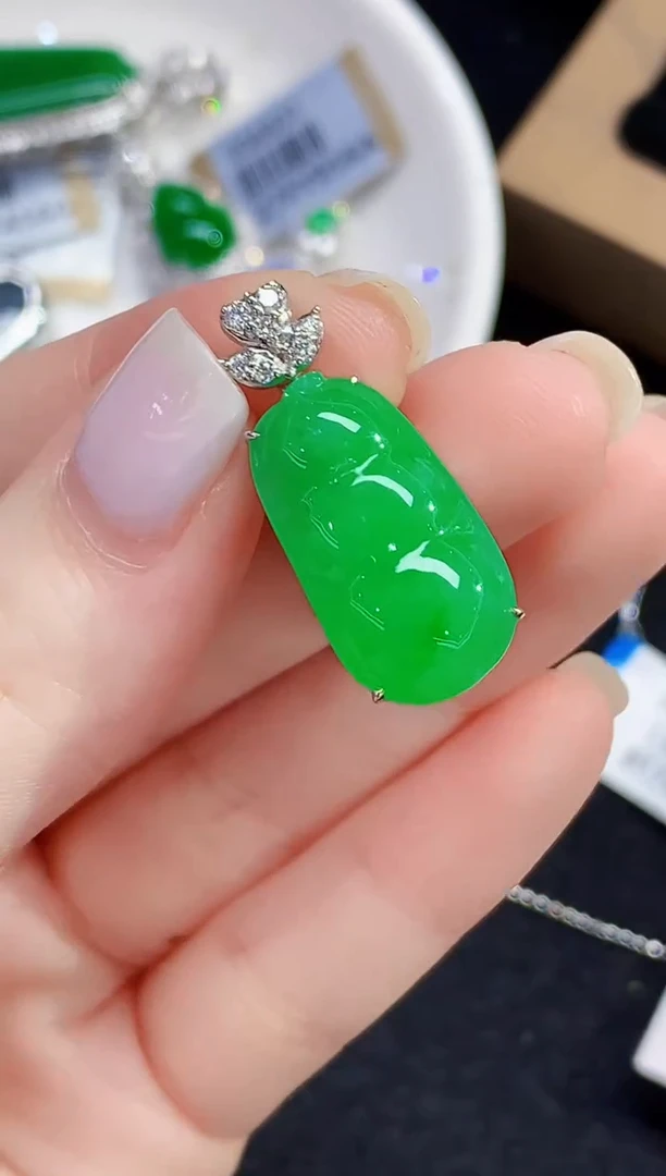 吊坠(不含链)18K金镶嵌翡翠W