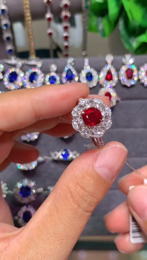 18K金镶嵌戒指红宝石2.02CT