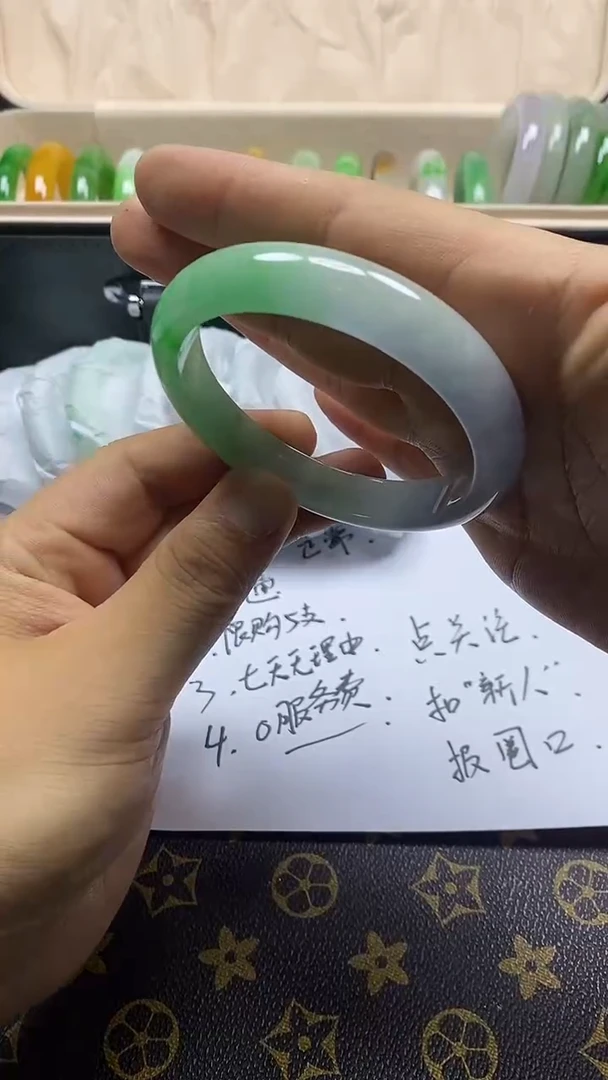 翡翠手镯未镶嵌039