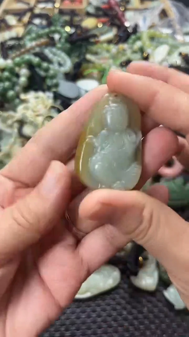 和田玉未镶嵌颈饰（多样性发一件）没有证书有瑕