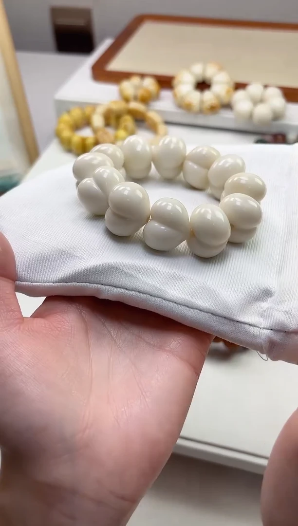 手串菩提根/象牙果象牙果瓷白爱心屁桃20*24mm手串瑕疵不补