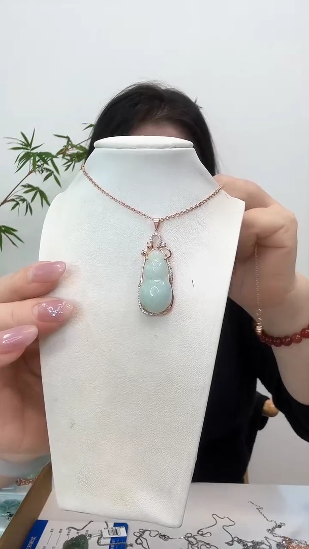 【闪购商品】翡翠吊坠(赠链)银S925镶嵌葫芦玫瑰边