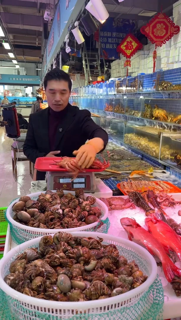 中国大陆断氧红毛蟹3只，3.2斤