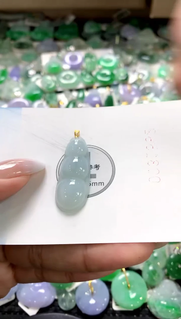 颈饰18K金镶嵌翡翠1111111111111111
