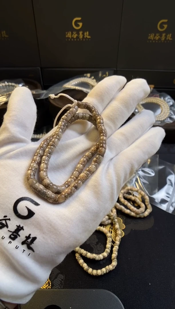 手串星月菩提?****宗糯冰大肠