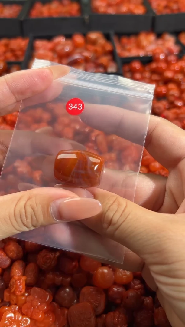 南红玛瑙未镶嵌颈饰1