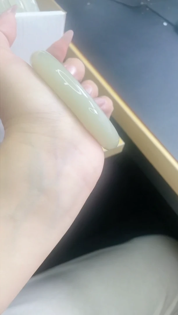 【闪购商品】石英质玉手镯未镶嵌49/60.4