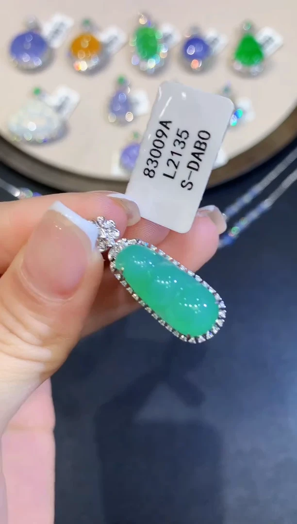 翡翠18K金镶嵌吊坠(不含链)L2135多样性发其一