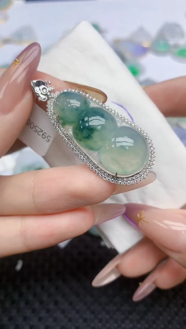 翡翠18K金镶嵌颈饰152   天然翡翠A货  百元以上9米证书费自理