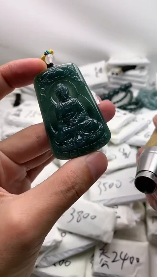翡翠未镶嵌颈饰阿弥【品质一般介意慎拍】