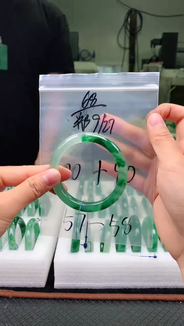 未镶嵌非洲翠手镯石英质玉非洲翠手镯57-58圈口68号