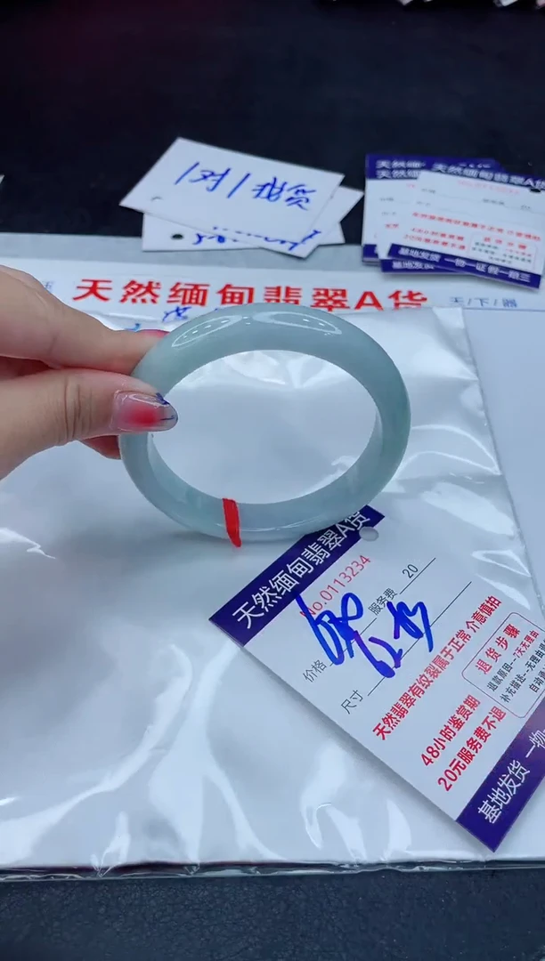 翡翠手镯未镶嵌680.00000