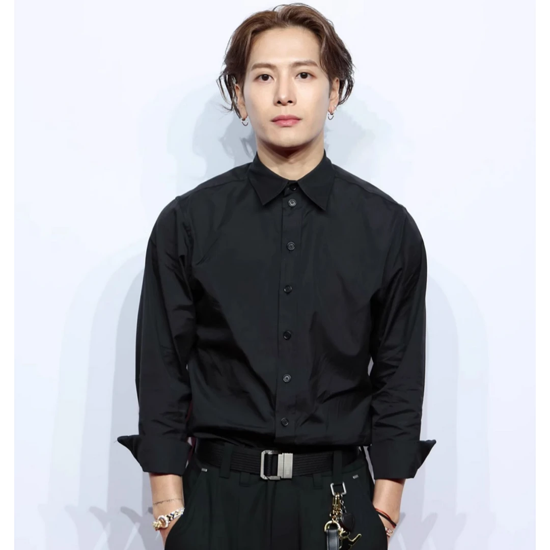 王嘉尔同款长袖黑衬衫男士春秋季打底衫内搭纯色简约宽松潮牌寸衫