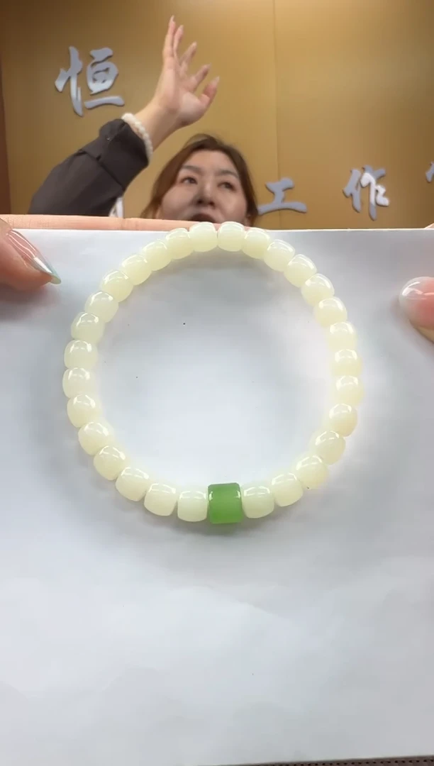 颈饰未镶嵌和田玉手串7mm