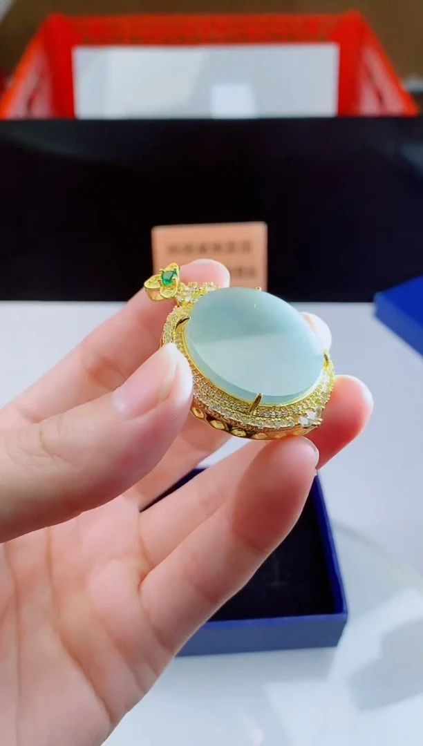 颈饰未镶嵌翡翠     ·