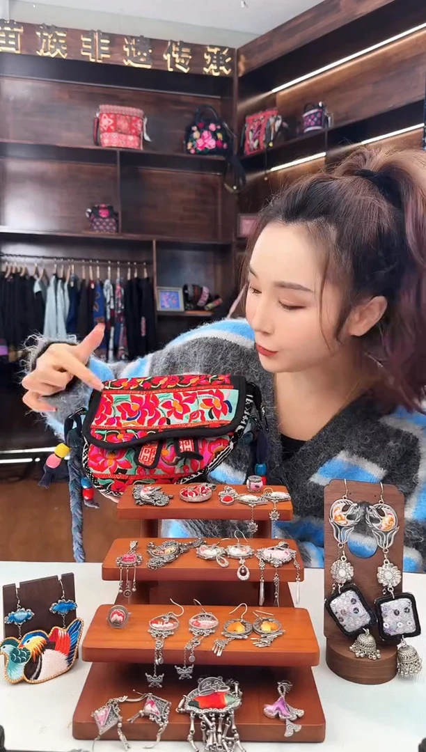 【闪购商品】织绣L21蚩梦苗族古绣