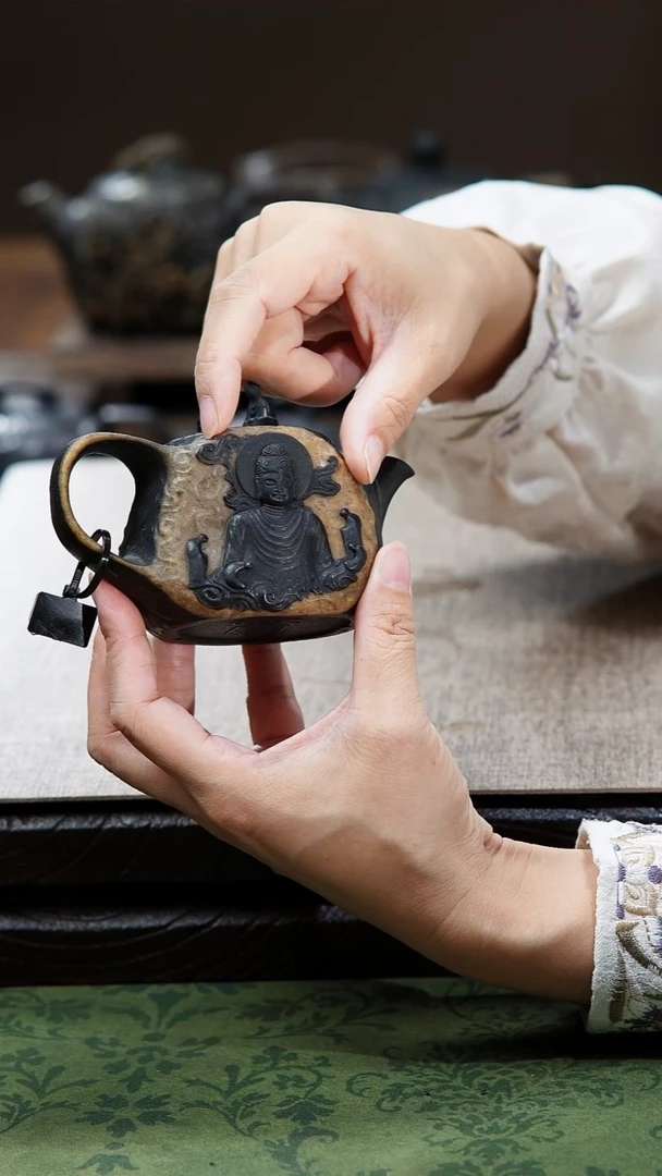 小**车陈国力老师作品冰碛岩重工雕刻弘法随形壶