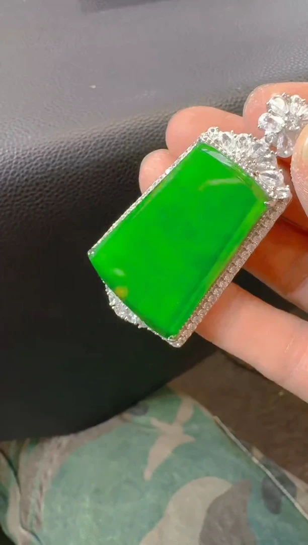 吊坠(赠链)银S925镶嵌翡翠天然A货翡翠