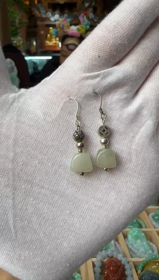 未镶嵌挂件翡翠耳饰