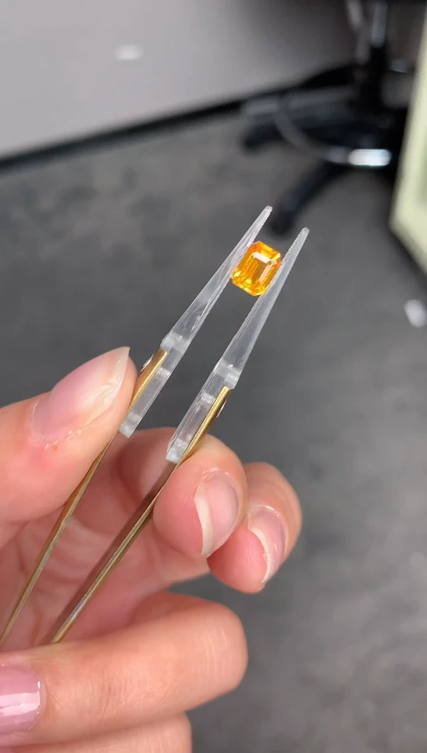 【闪购商品】彩色蓝宝石裸石未镶嵌1.5ct黄蓝宝