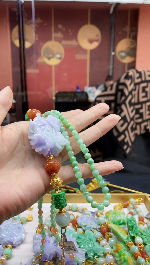 颈饰未镶嵌翡翠梅*手串