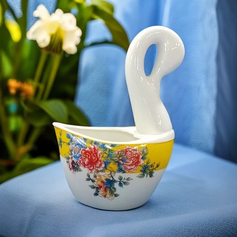 1个新款精致手工大号陶瓷餐桌天鹅家用创意工艺品陶瓷器