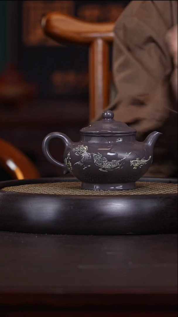 【闪购商品】紫砂茶壶顾美凌13-68天青锦鲤掇只